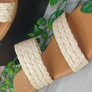 Andre Assous Featherweights Raffia Sandal NWOB